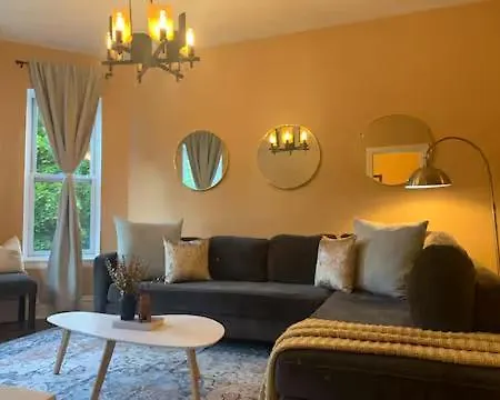 Luxurious Andersonville Oasis